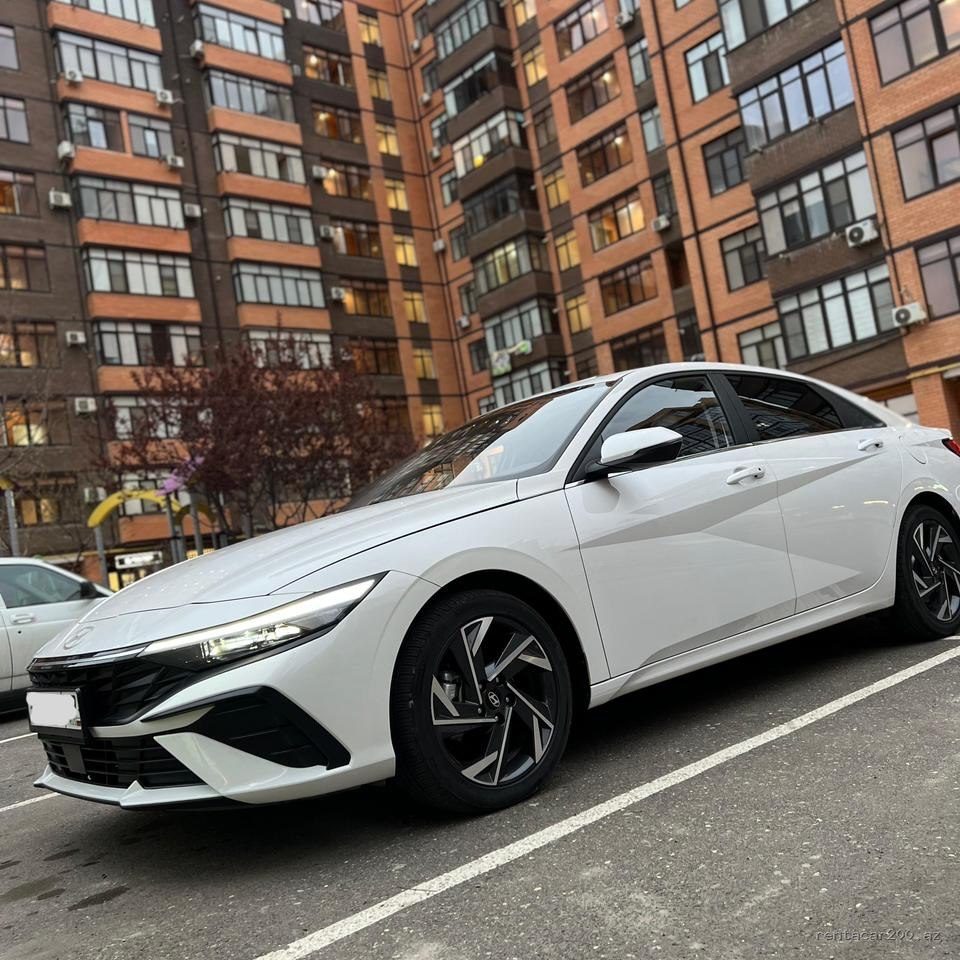 Hyundai Elantra 2024