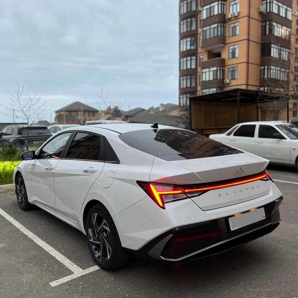 Hyundai Elantra 2024