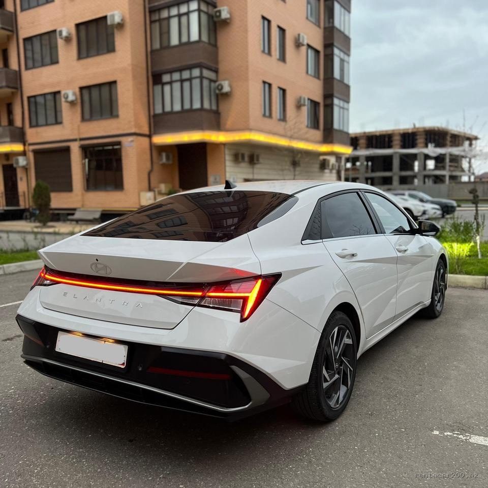Hyundai Elantra 2024